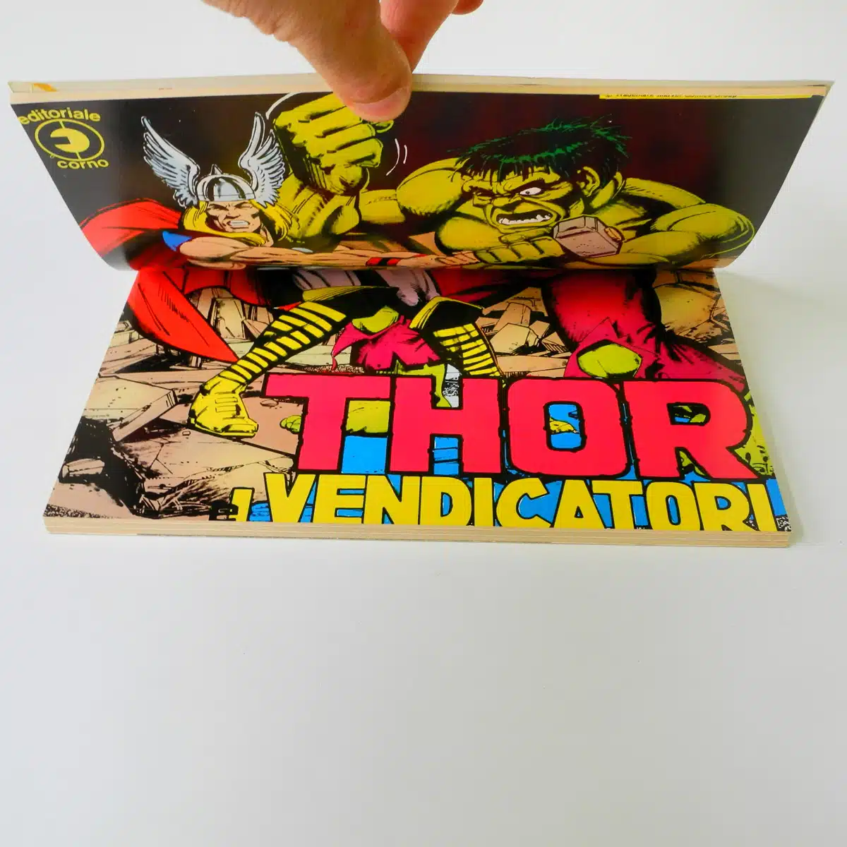 Thor Raccolta Supereroi n. 4 con Poster-2 Corno